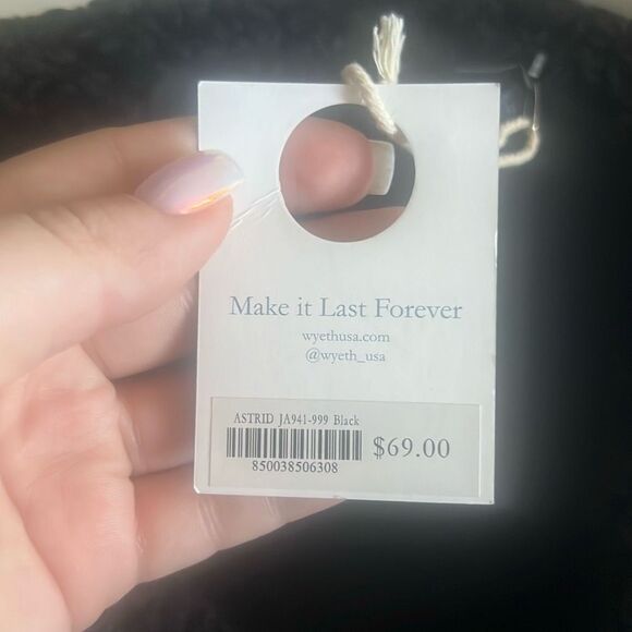 ✨Wyeth Astrid Suede Bucket Hat✨ - Picture 6 of 7